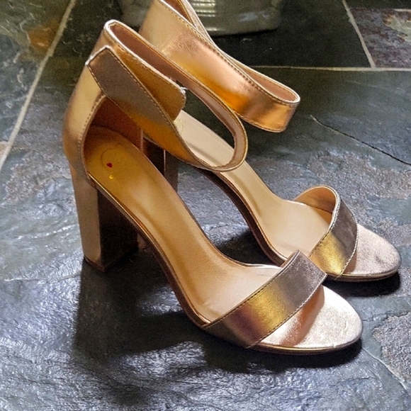 Beautiful Rose Gold Block Heel Sandals Metallic Size 10, Sexy - Picture 2 of 9